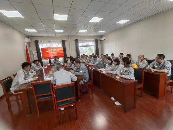 【理論宣講】鑫巖石料開展“凝聚思想偉力，助推強(qiáng)工興產(chǎn)”宣講活動(dòng)