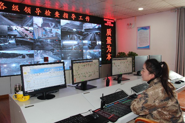 鑫巖女職工：堅守崗位顯巾幗，篤行奉獻(xiàn)綻芳華