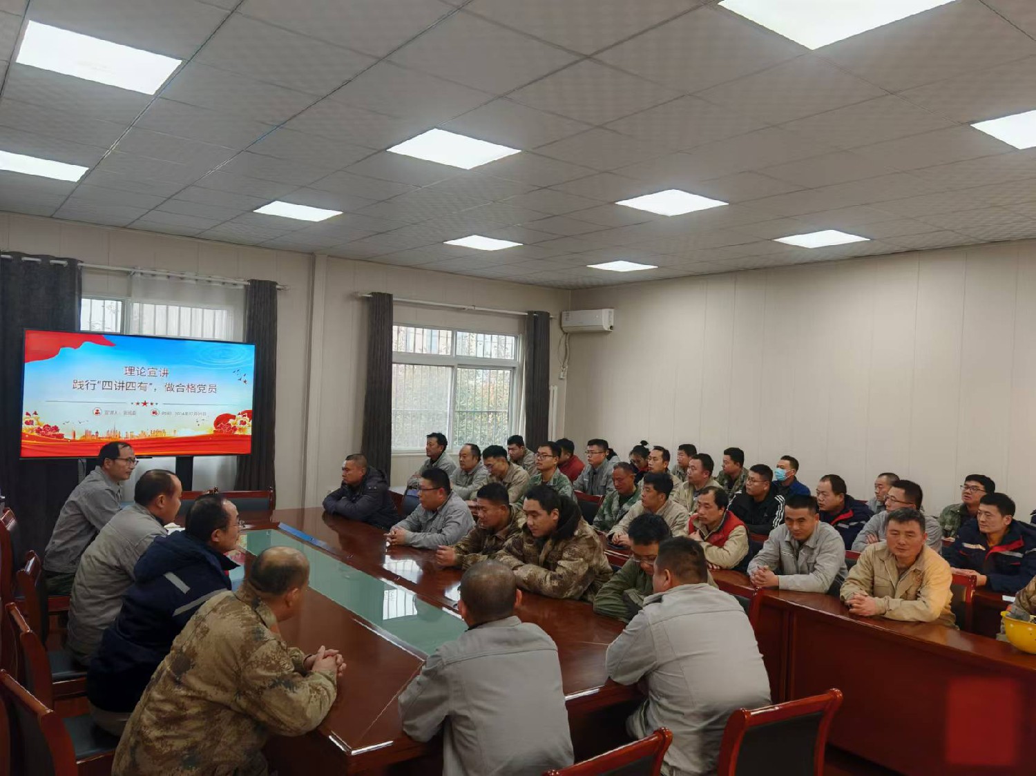 【理論宣講】鑫巖公司開展《踐行“四講四有”，做合格黨員》專題宣講