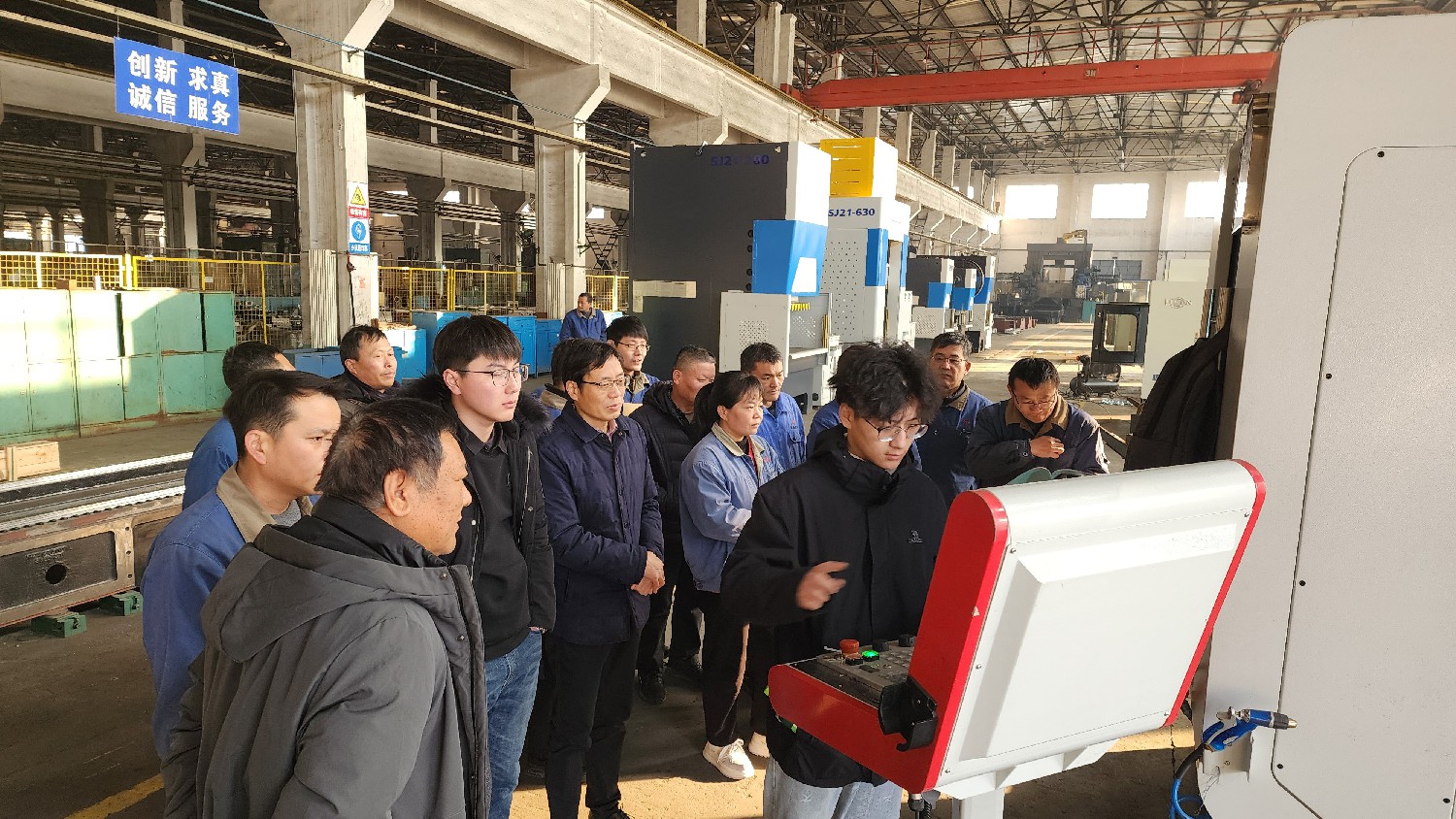 魯機公司舉辦五軸加工中心技術(shù)培訓