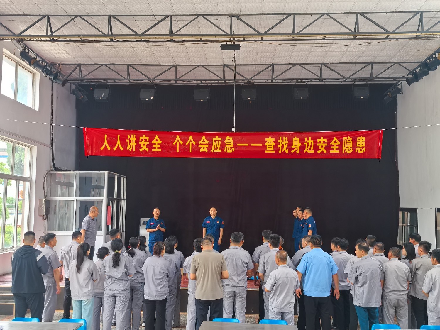 級索煤礦開展應(yīng)急救護(hù)知識培訓(xùn)