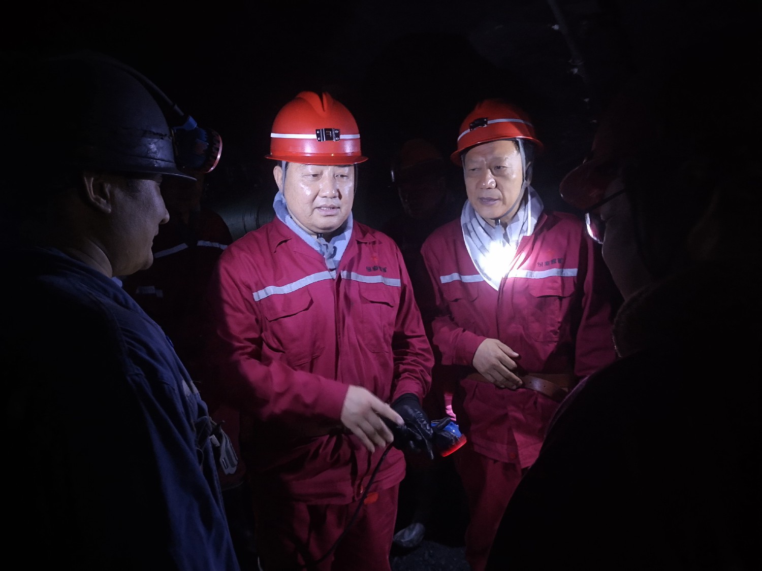 國家礦山安全監(jiān)察局山東局副局長井健督導(dǎo)級(jí)索煤礦安全生產(chǎn)工作