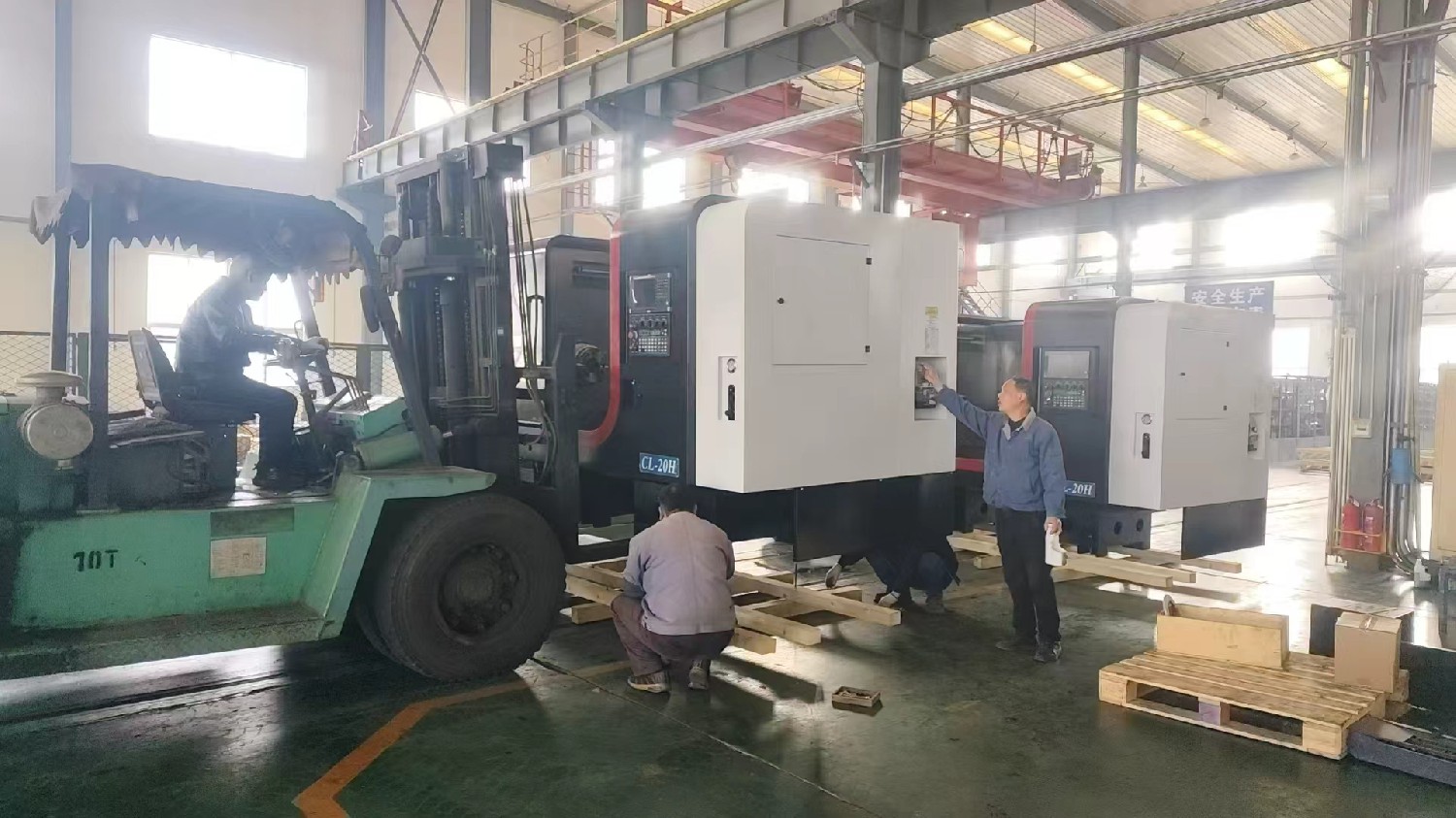 魯機公司定制款CL-20H車銑復合加工中心順利交付