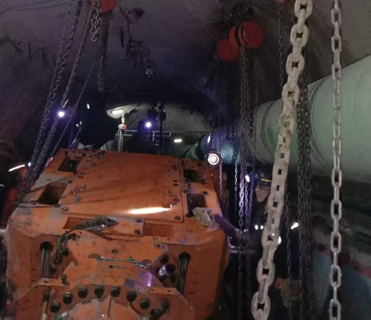 金達煤礦大型綜掘機轉運安裝任務圓滿完成