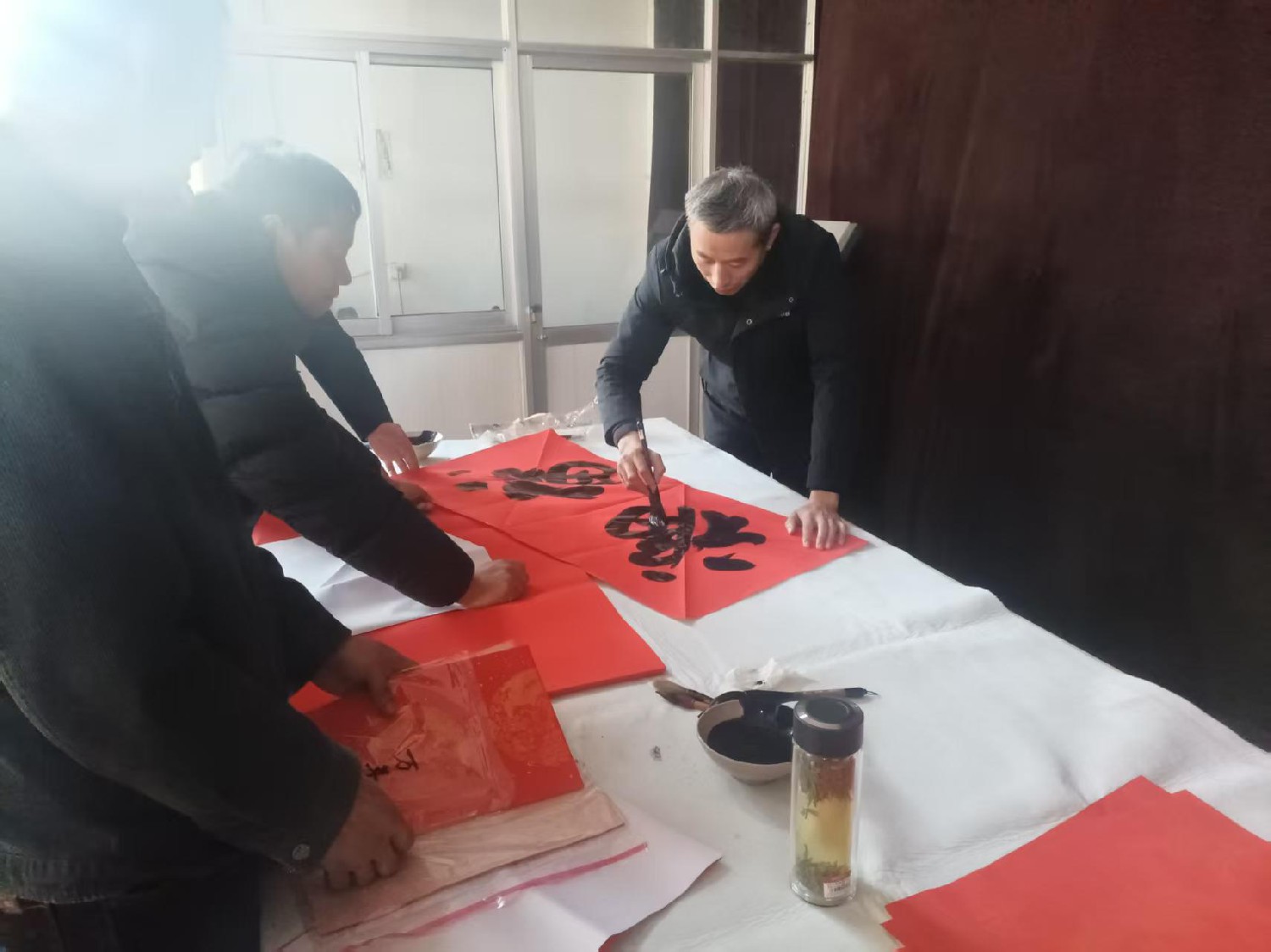 級(jí)索煤礦開(kāi)展“寫春聯(lián) 送祝?！被顒?dòng)